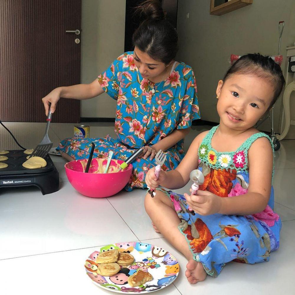 Masih Kecil, 10 Potret Thalia Onsu Nyaman Banget Pakai Daster