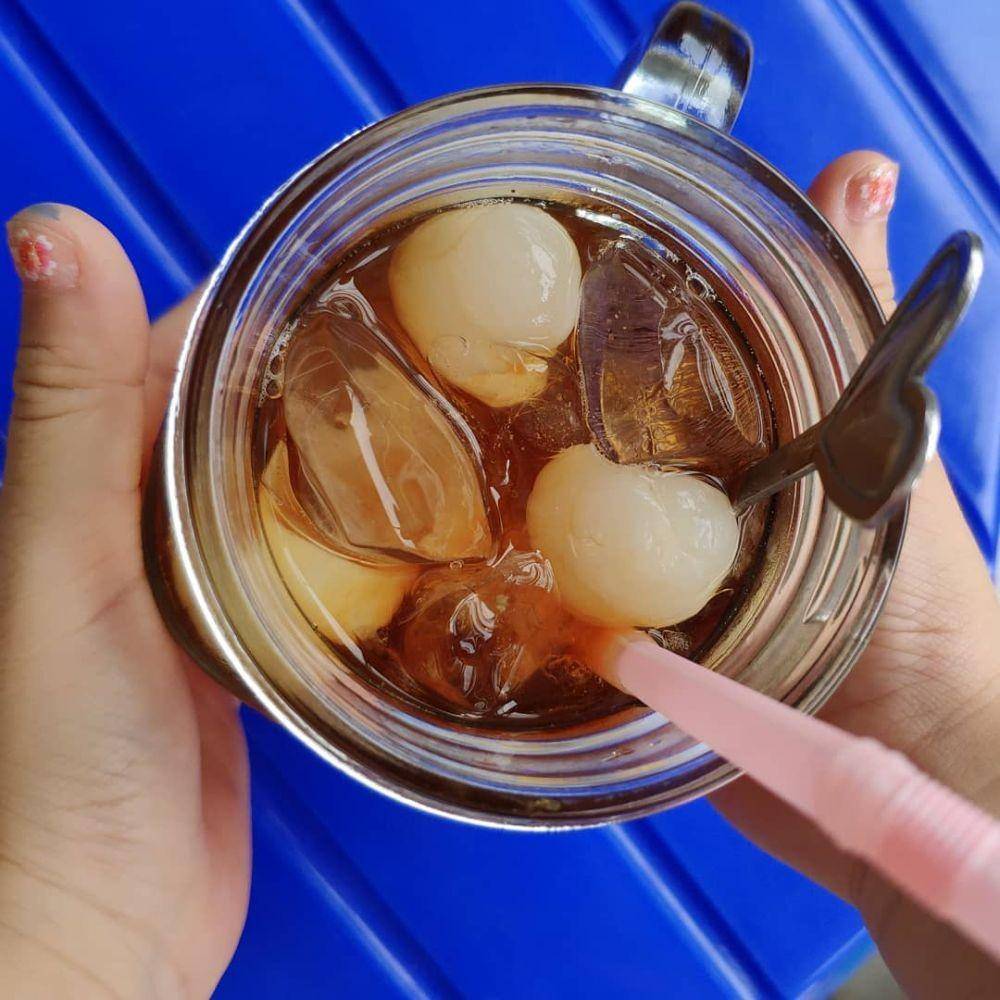 Ilustrasi es teh longan (instagram.com/verajj)