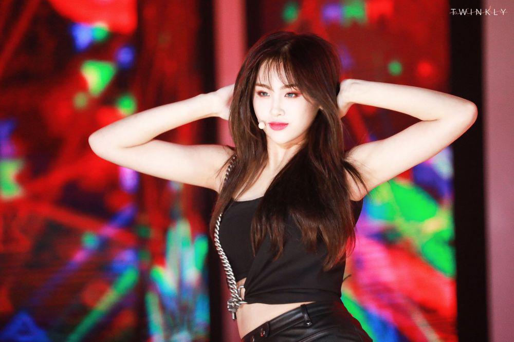 Salah Satu Idol KPop Cewek Tertinggi, Ini 9 Fakta Aisha EVERGLOW