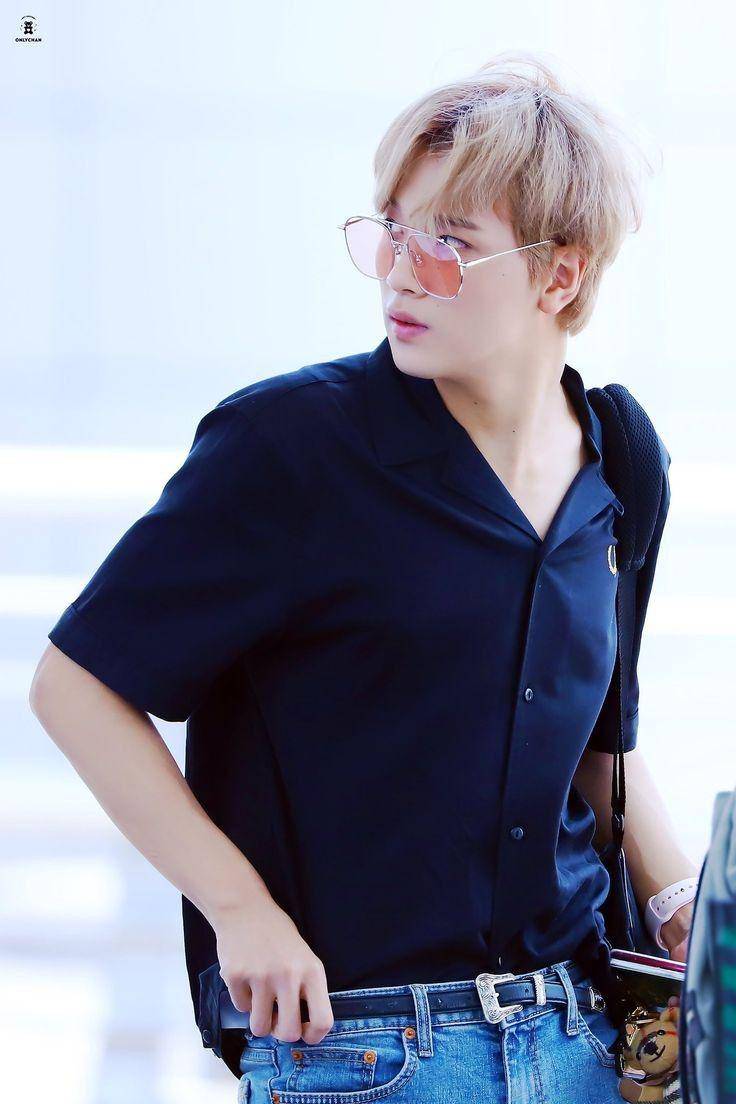 twitter.com/hyucksaur