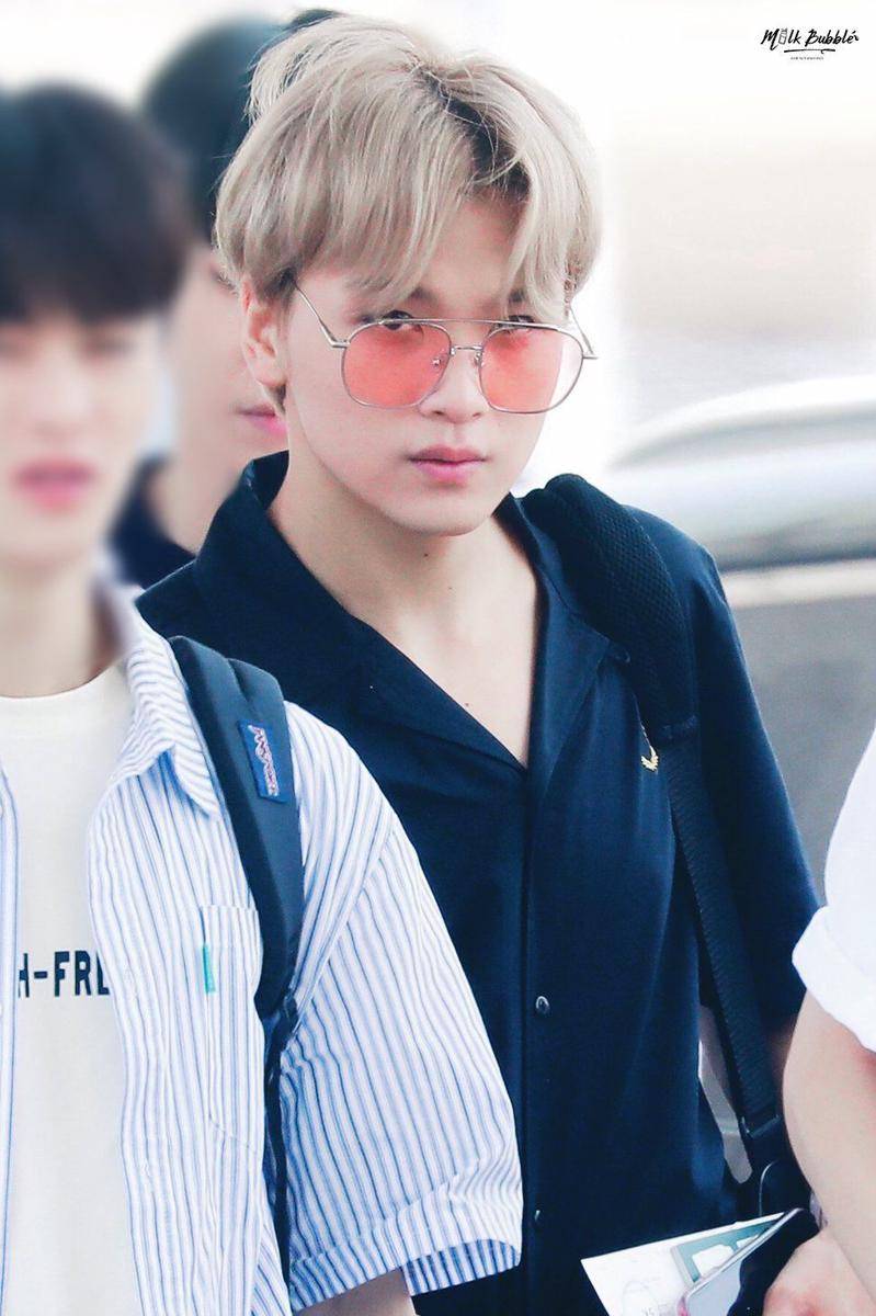 twitter.com/hyucksaur