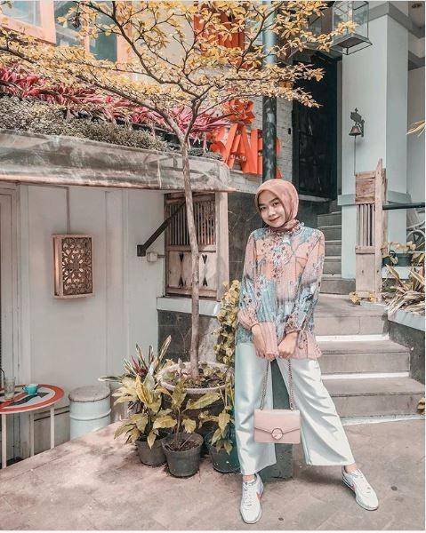 instagram.com/elsyandria/