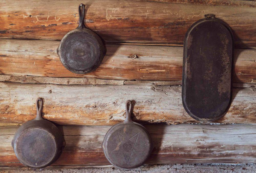 6 Bahan yang Ampuh untuk Membersihkan Noda Gosong pada Peralatan Dapur