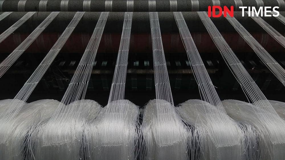 Proses produksi jaring nelayan di PT Arida Kota Cirebon. (IDN Times/Wildan Ibnu)