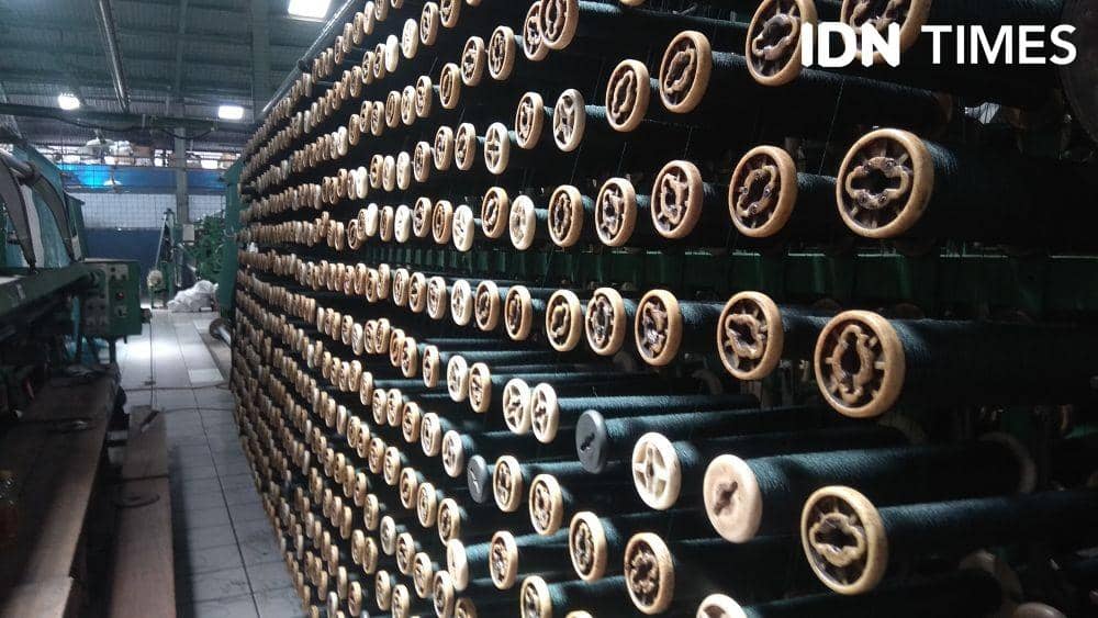 Proses produksi jaring nelayan di PT Arida Kota Cirebon. (IDN Times/Wildan Ibnu)