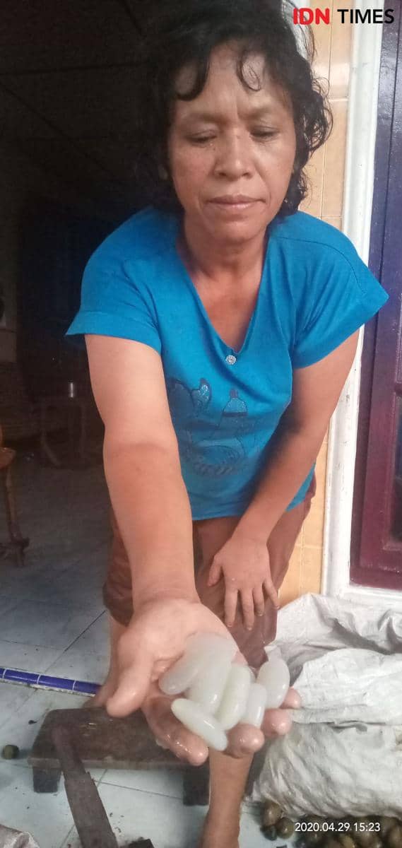 Buah kolang kaling yang kurang berkualitas pengaruh proses mengelola kurang cermat (IDN Times/Patiar Manurung)