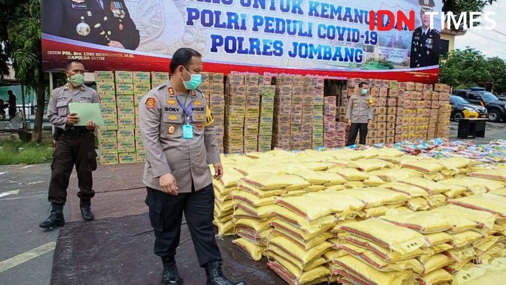 Sembako di Mapolres Jombang. IDN Times/Zainul Arifin