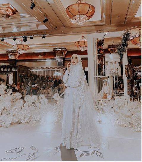 instagram.com/elsyandria/