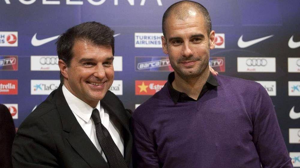 Joan Laporta saat masih menjabat sebagai Presiden Barcelona bersama pelatih Pep Guardiola. (tribuna.com).