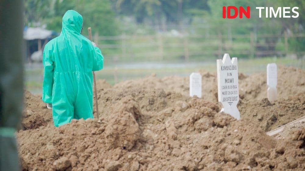 Pemakaman korban COVID-19 (IDN Times/Athif Aiman)