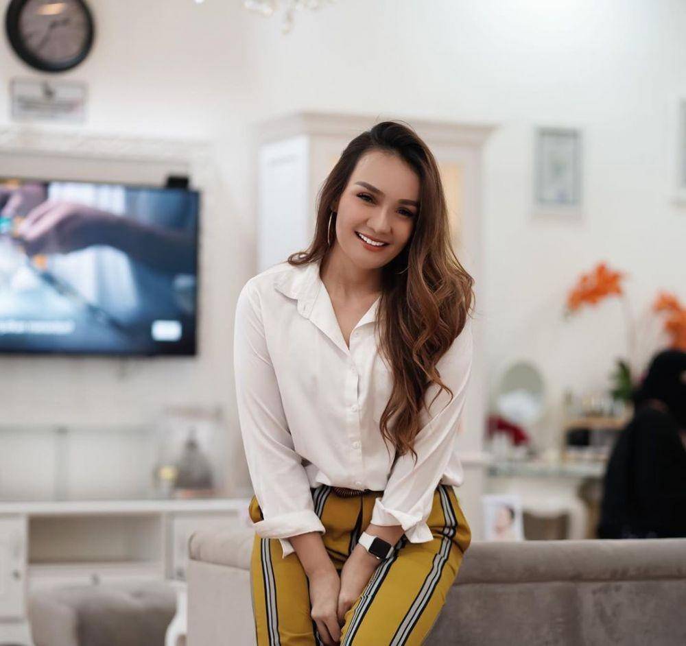 Instagram.com/cintacharoselinaa