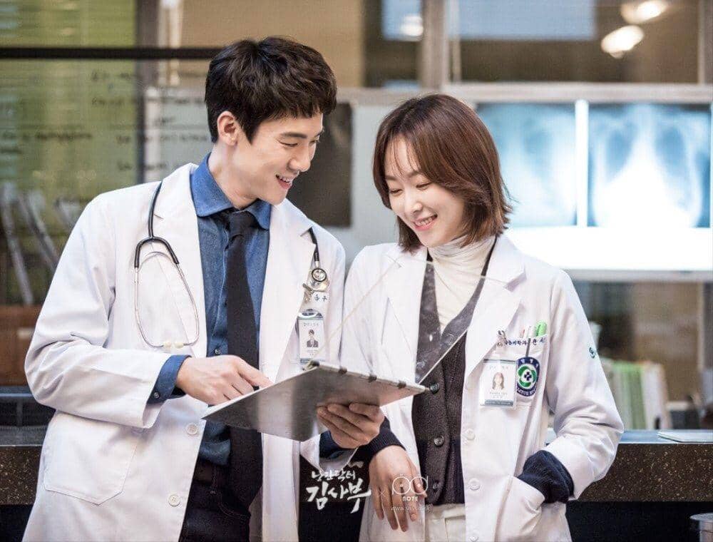 11 Pasangan Dokter Paling Ikonik di KDrama, Romantisnya Pas!