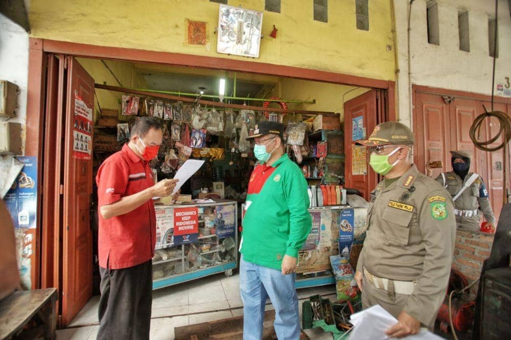 Pembagian surat edaran upaya pencegahan COVID-19 (Dok. IDN Times/istimewa)