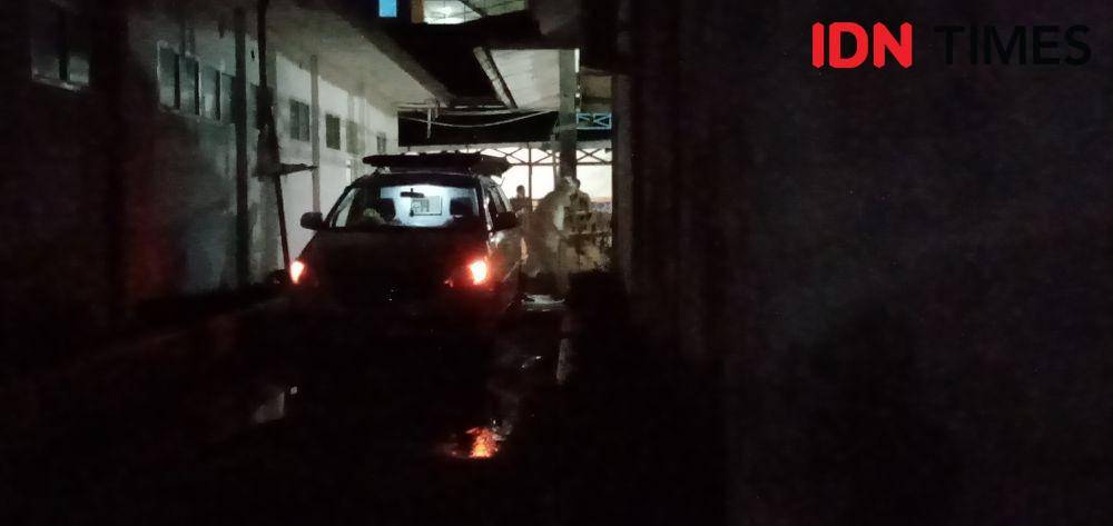 Pasien PDP saat dibawa dari RSUD Pandan (Hendra Simanjuntak/IDN Times)
