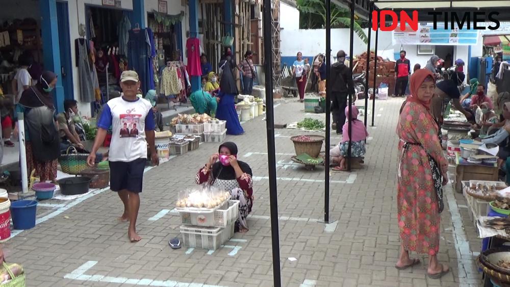 PSBB, Pasar Tradisional di Tegal Ikut Terapkan Physical Distancing