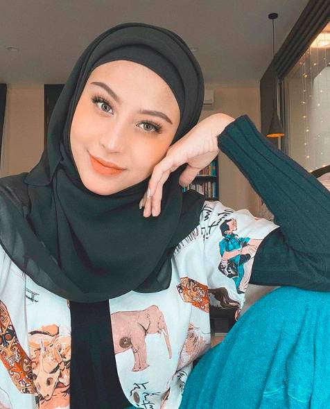 instagram.com/awkarin