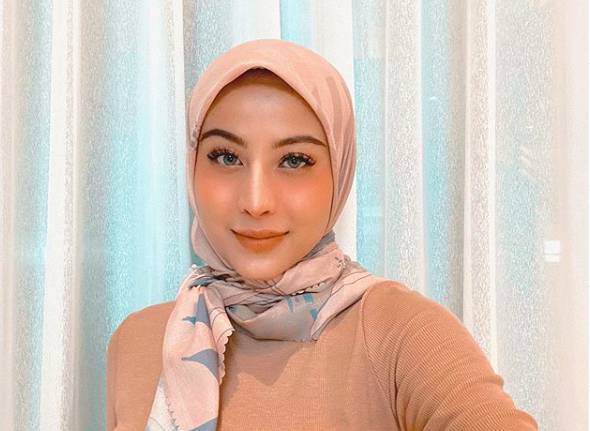instagram.com/awkarin