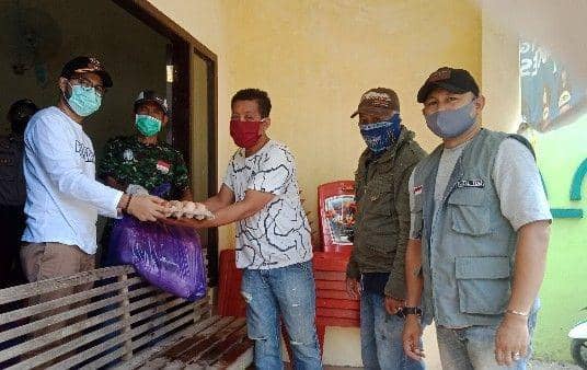 Penyaluran paket sembako di Kabupaten Gowa, Minggu (3/5). Humas Pemkab Gowa