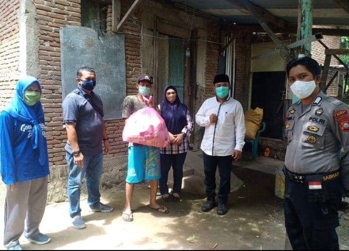 Penyaluran paket sembako di Kabupaten Gowa, Minggu (3/5). Humas Pemkab Gowa