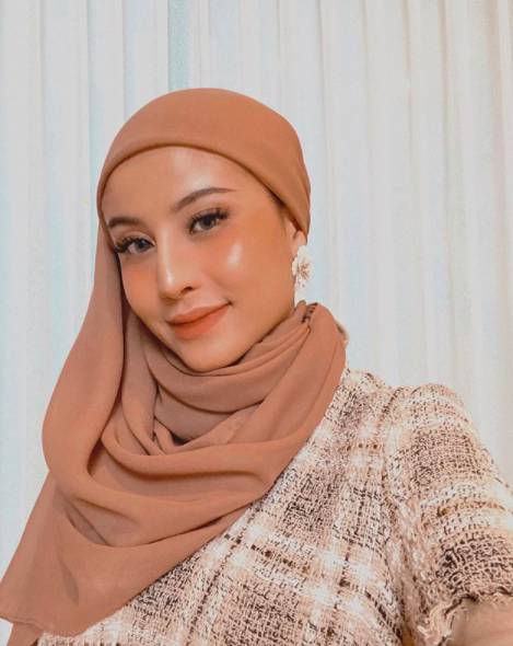 instagram.com/awkarin