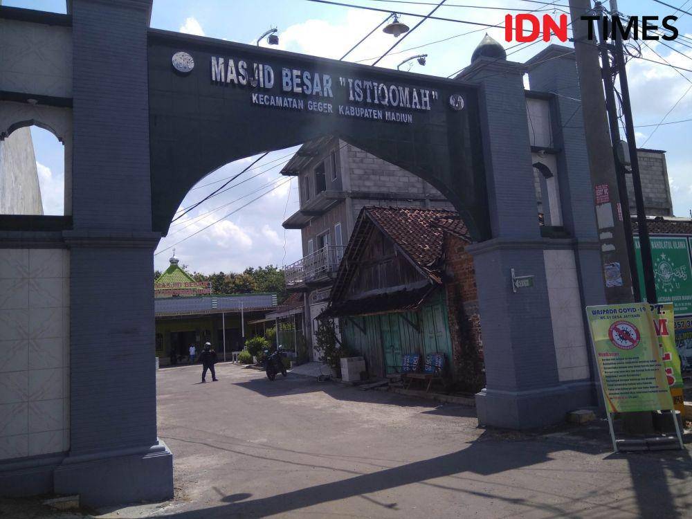 Pintu gerbang utama Masjid Besar Istiqomah di Kecamatan Geger, Kabupaten Madiun. IDN Times/Nofika Dian Nugroho