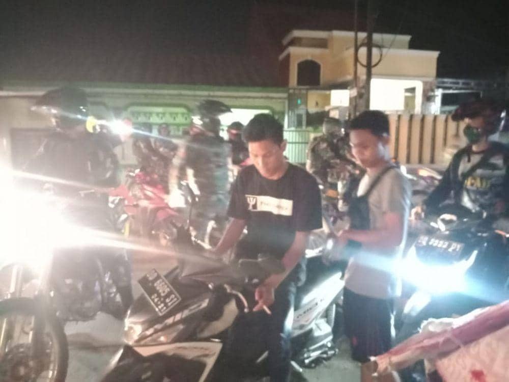 Pelanggar hari pertama PSBB di Kabupaten Gowa. IDN Times/Polres Gowa