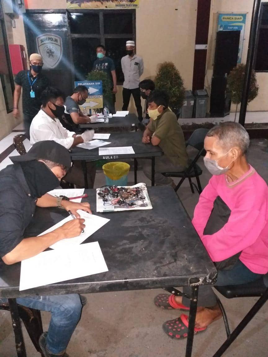 Pelanggar hari pertama PSBB di Kabupaten Gowa. IDN Times/Polres Gowa