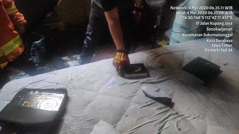 Satu Kamar Aman dari Kebakaran, Ditemukan Tiga Al-Quran di Dalamnya