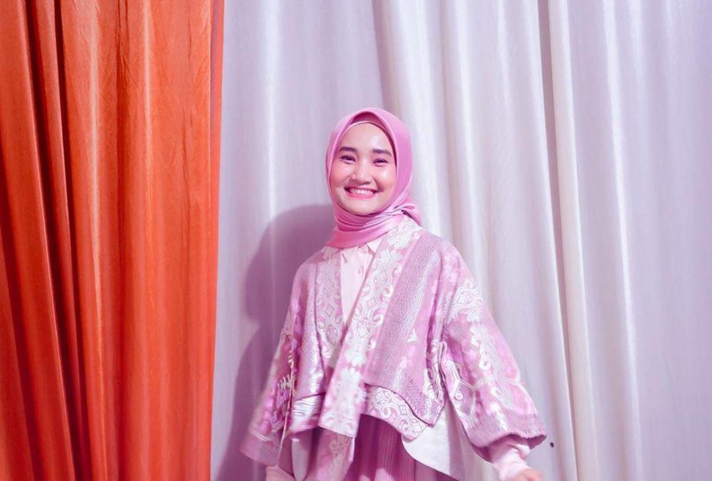 12 Inspirasi Outfit Lebaran ala Fatin Shidqia Lubis, Anggun!