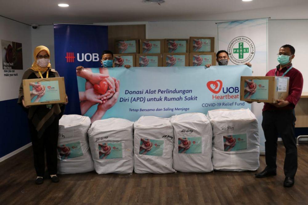UOB Indonesia Donasikan 100.000 APD untuk 10 Rumah Sakit