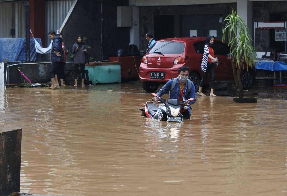 Cilegon sempat tergenang banjir pada Senin (4/5)/ANTARA FOTO/Asep Fathulrahman