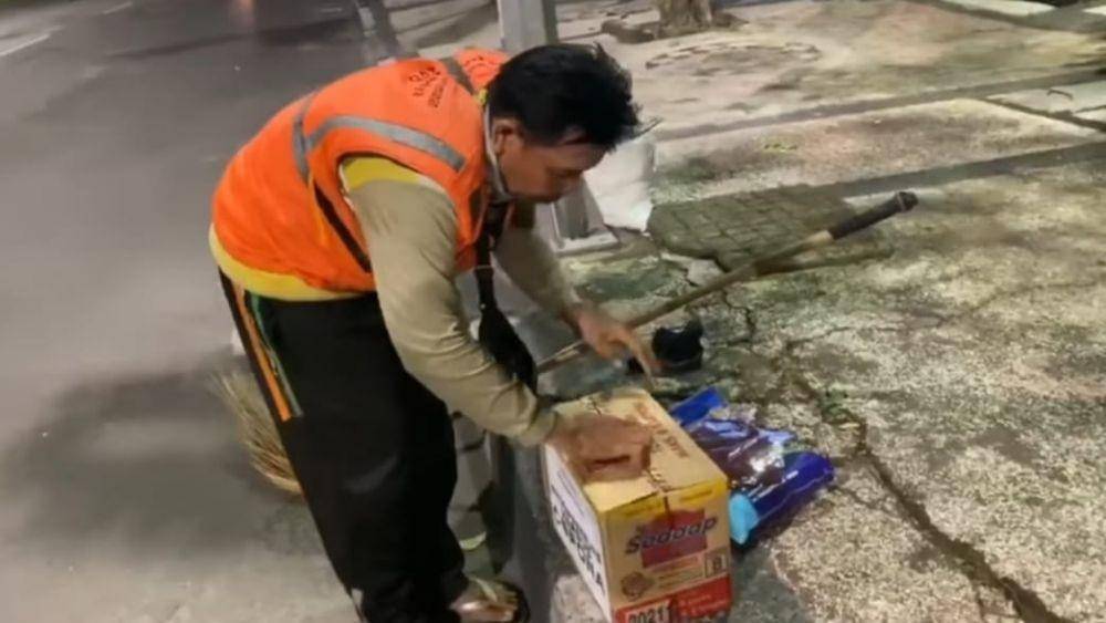 Paket bantuan yang dibagikan crazy rich Surabayan. Screenshoot video instagram.com/tomliwafa