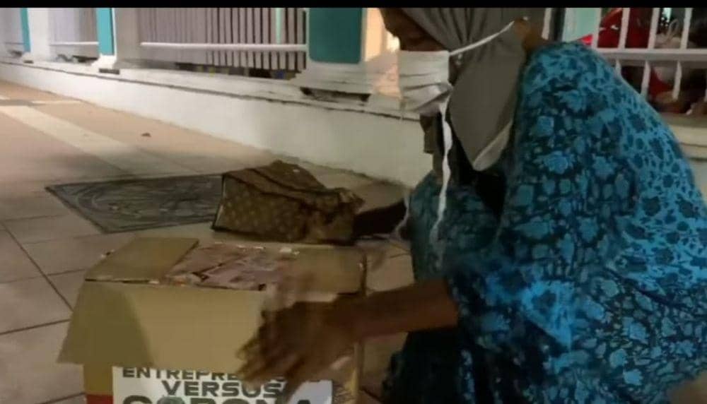 Paket bantuan yang dibagikan crazy rich Surabayan. Screenshoot video instagram.com/tomliwafa