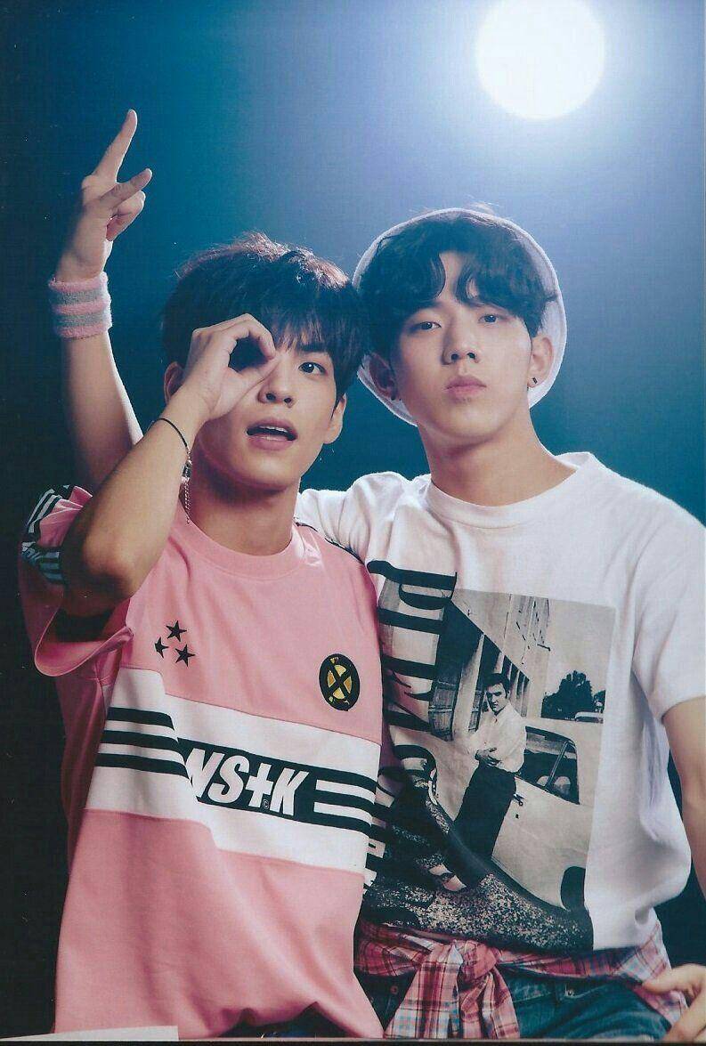 Wonpil dan Dowoon (twitter.com/dowoonpics)