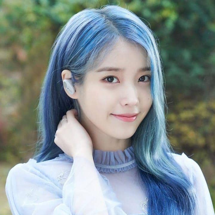 9 Pesona IU dengan Rambut Berwarna Biru, Makin Dicintai Fans!