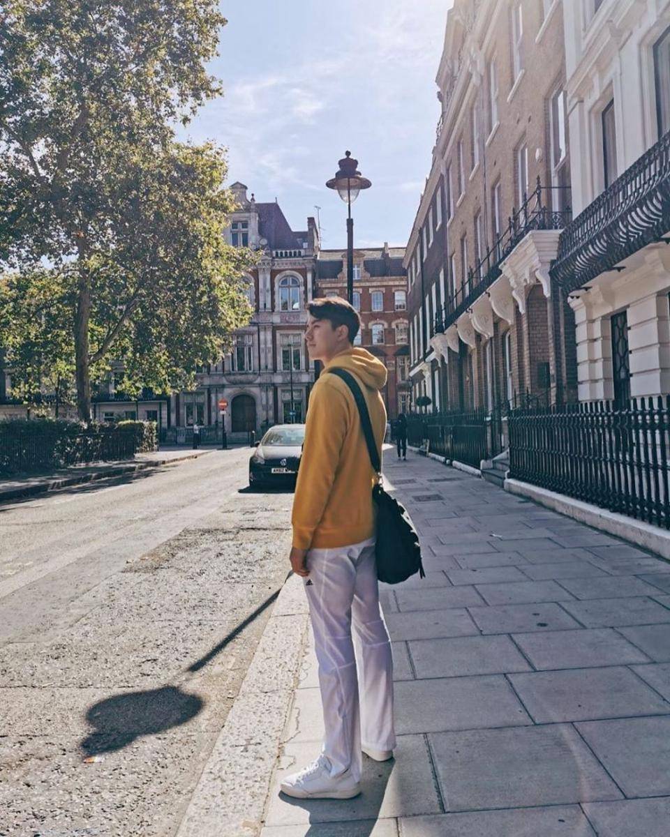 instagram.com/naphat_nine