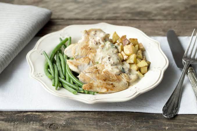 Punya Stok Ayam Fillet di Kulkas? Bikin Steak Simpel untuk Sahur Yuk!
