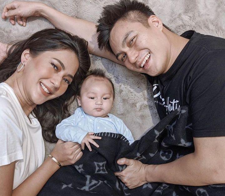 10 Potret Kompak Baim Wong dan Paula Verhoeven Saat Momong Baby Kiano