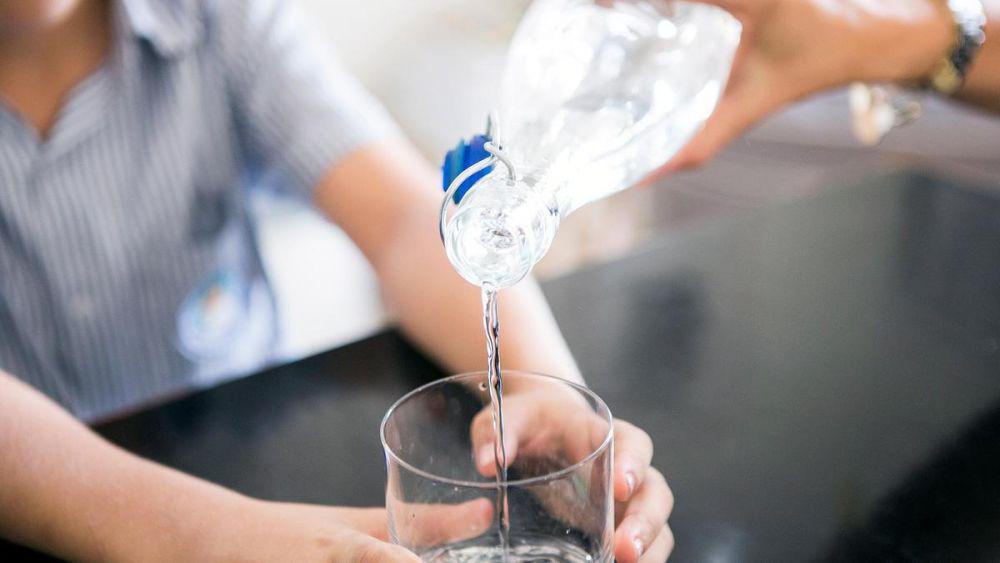 5 Tips agar Rajin Minum Air Putih Setiap Hari, Anti Lupa!