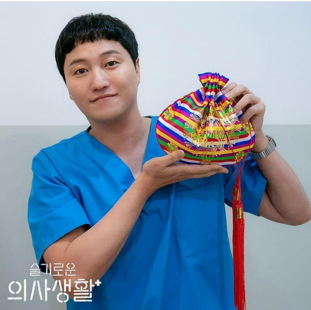 10 potret kim dae myung pemeran yang seok hyung di 