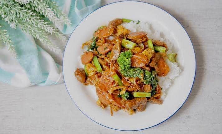 5 Cara Bikin Nasi Gila yang Gak Kalah Enak dari Buatan Abang-abang