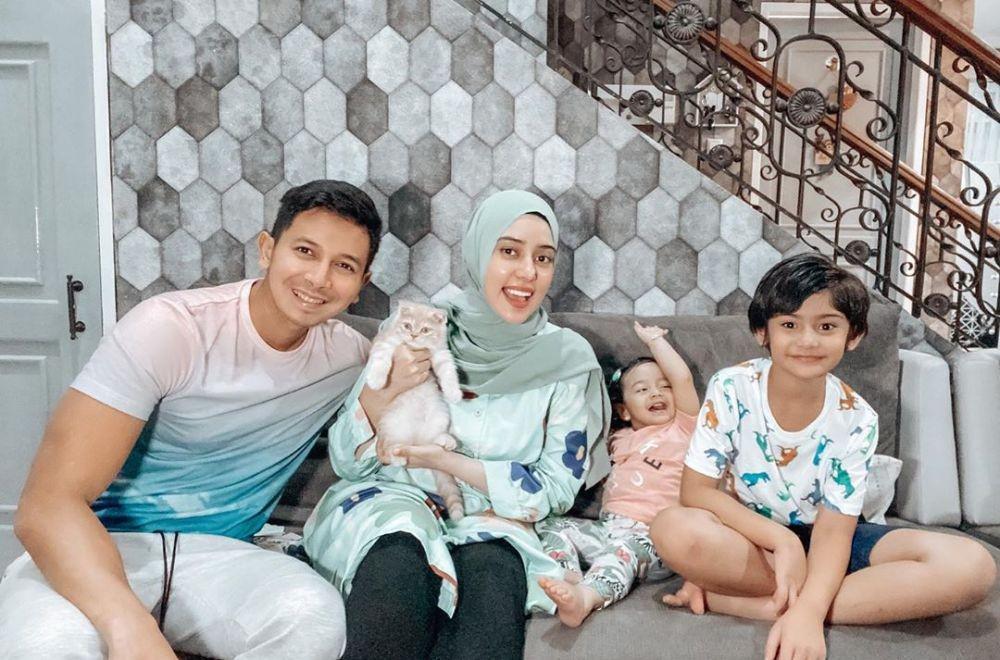 Kasus Trio Ikan Asin Tamat, 10 Potret Bahagia Keluarga Fairuz A Rafiq