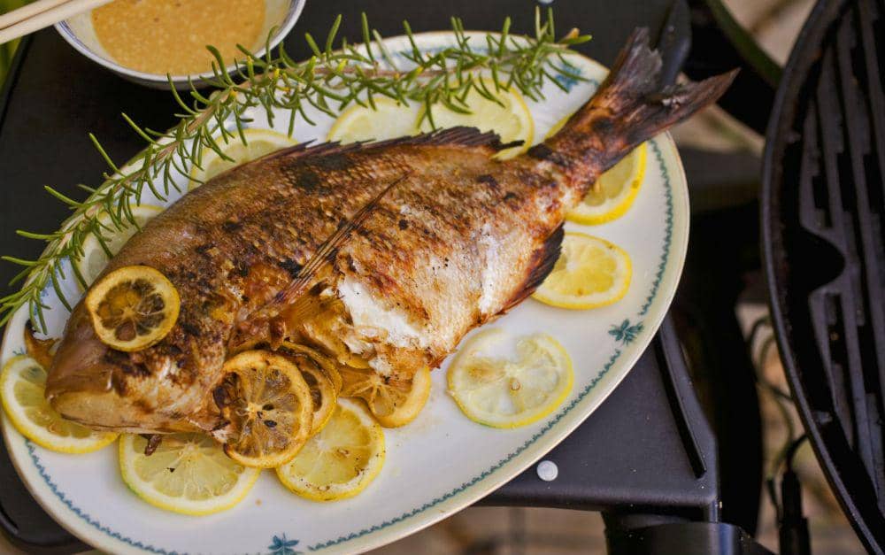 5 Tips Memanggang Ikan Agar Matang Merata, Mudah Banget!