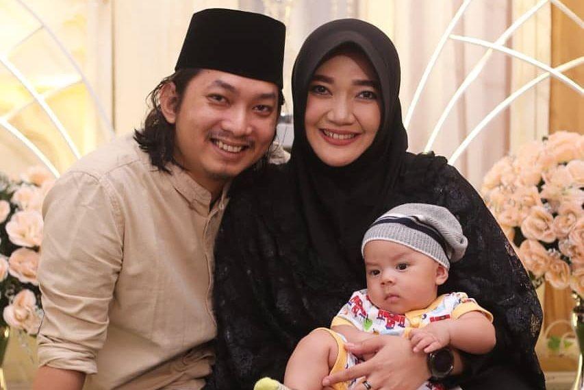 Sudah Menikah, 10 Potret Sulis 'Cinta Rasul' Saat Asuh Anak