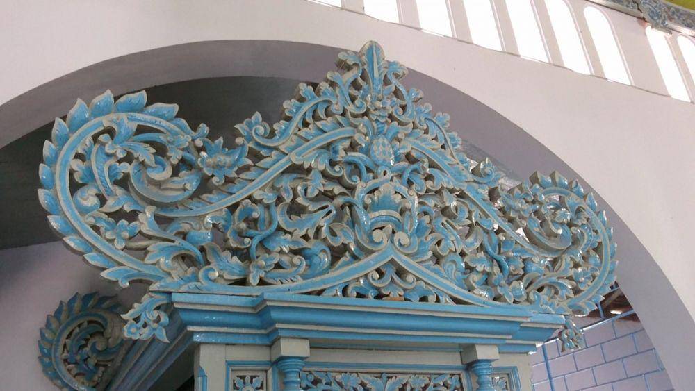Hiasan Kala Makara yang terdapat pada mimbar di Masjid Al Muhajirin. Bramanta Pamungkas