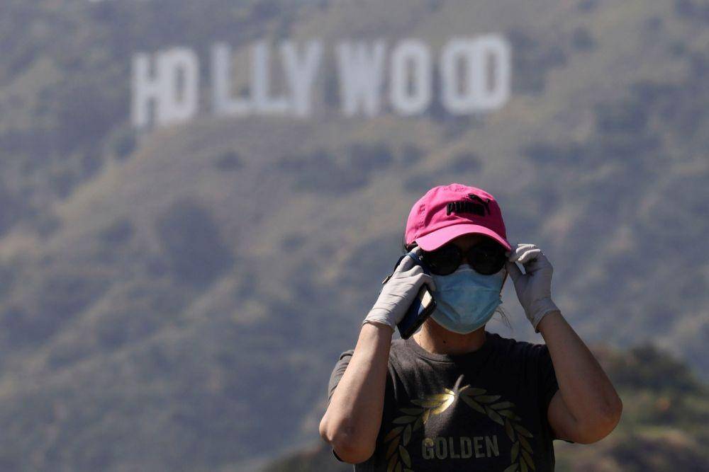 Seorang pendaki bukit di Los Angeles saat pandemik COVID-19 di Griffith Park, Los Angeles, California, Amerika Serikat, pada 9 Mei 2020. ANTARA FOTO/REUTERS/Patrick T. Fallon