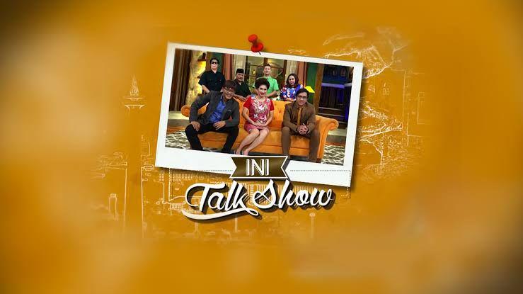15 Potret Kocak Host Ini Talkshow Menirukan Wajah Artis, Mirip?