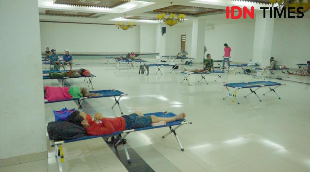 [FOTO] GOR Pasar Minggu Jadi Shelter Gelandangan Selama COVID-19