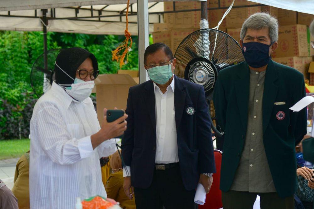 RS Selalu Penuh Pasien Luar Kota, Risma Sambat ke IDI dan Persi