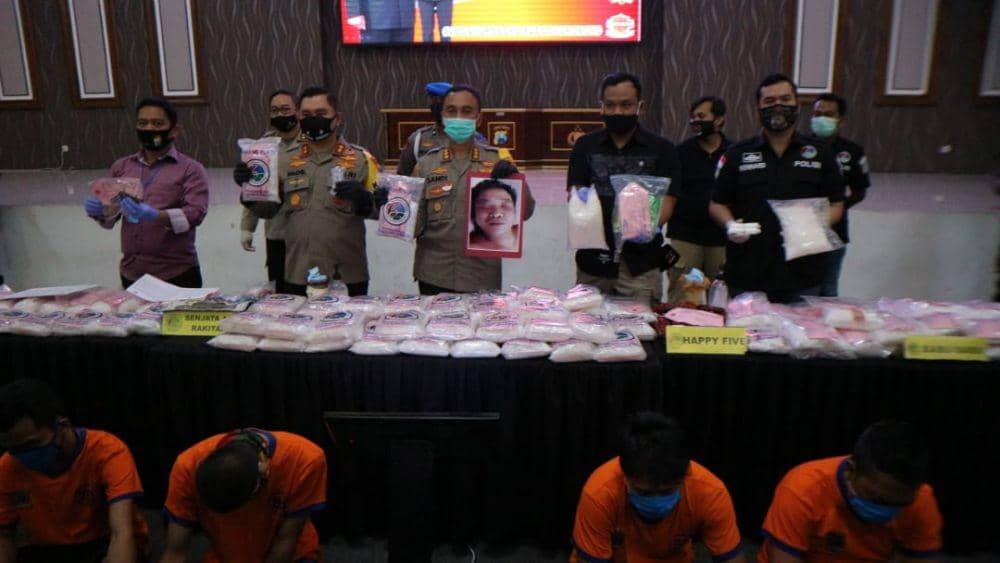 Kapolda Jatim yang baru, Irjen Pol Fadil Imran saat memimpin konferensi pers di Mapolrestabes Surabaya, Selasa (12/5). Dok Istimewa